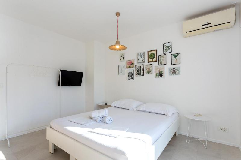 Twin Room with Terrace and Sea view   image 3