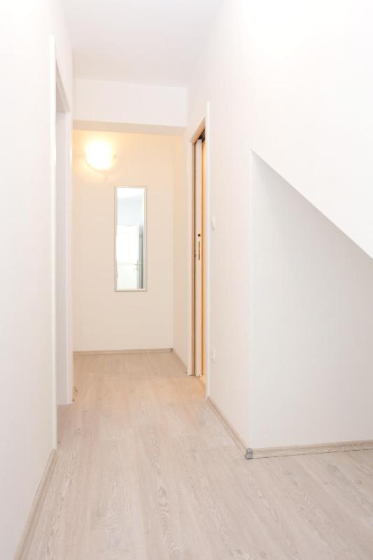 Apartments with parking space Omis - 10362 - image 17