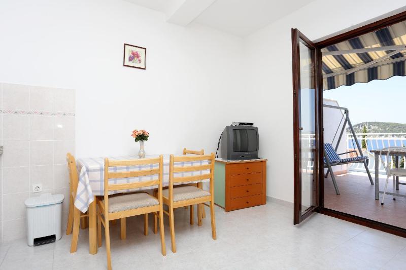 Family friendly seaside apartments Razanj Rogoznica - 10373 - image 19