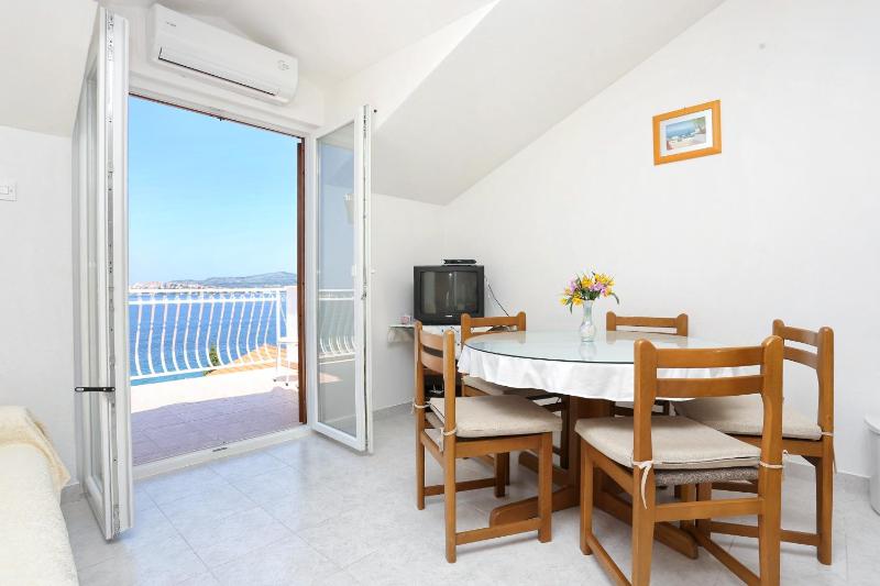 Family friendly seaside apartments Razanj Rogoznica - 10373 - image 10