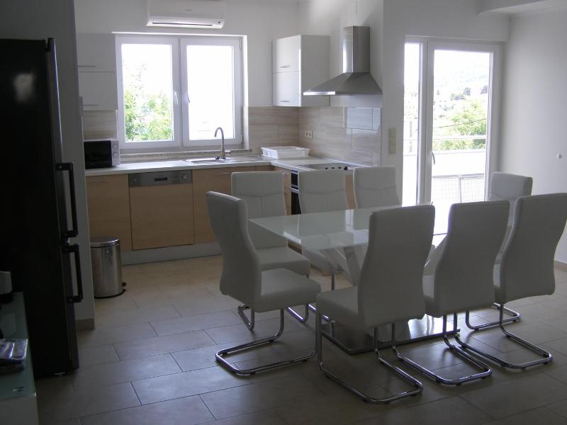 Three-Bedroom Apartment with Terrace image 4