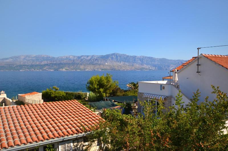 Apartments by the sea Splitska Brac - 11300 - image 23