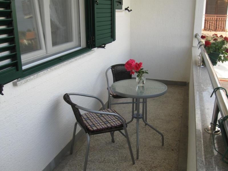 Three-Bedroom Apartment with Terrace image 4