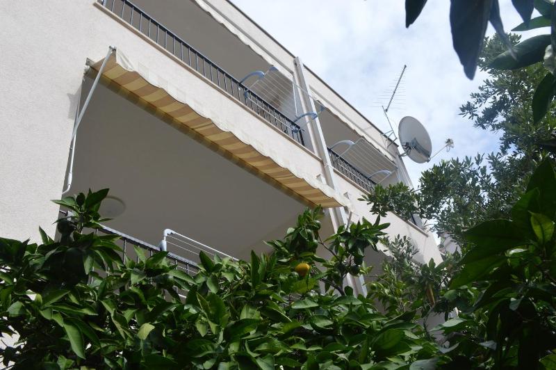 Apartments with parking space Makarska - 11361 - image 1