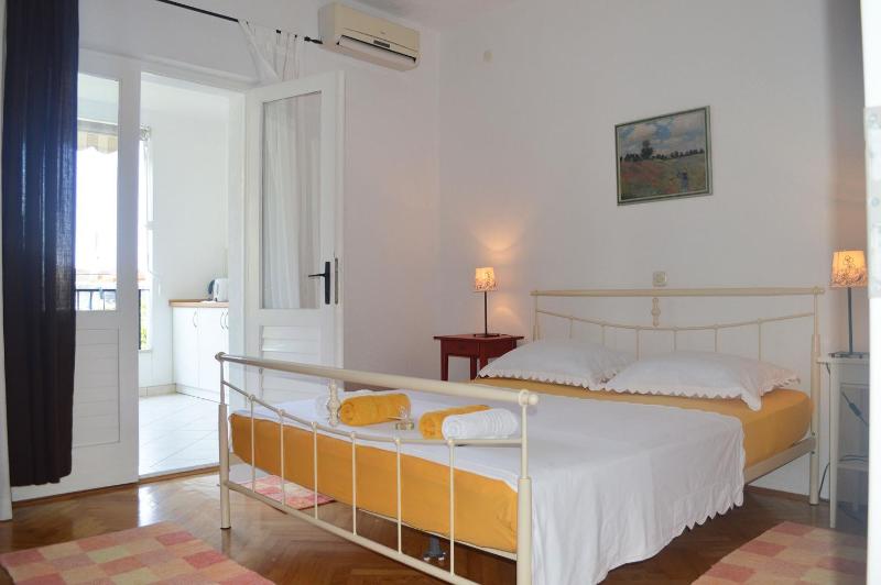 Apartments with parking space Makarska - 11361 - image 13