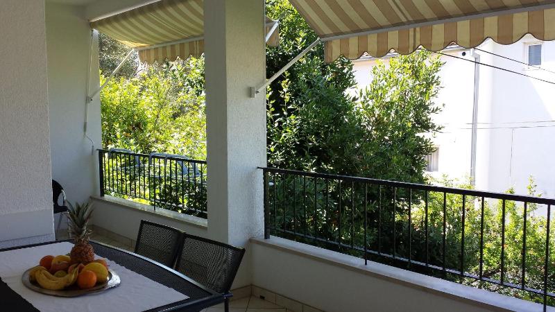 Apartments with parking space Makarska - 11361 - image 2