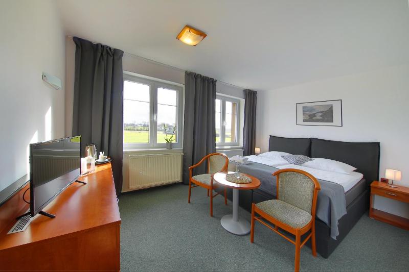 Superior Double or Twin Room with Terrace image 4