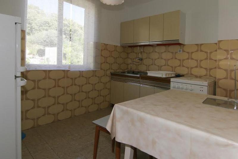 Three-Bedroom Apartment with Balcony and Sea View image 4