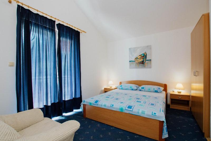 Three-Bedroom Apartment with Balcony and Sea View image 1