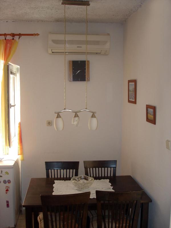 Zero-Bedroom Studio image 4