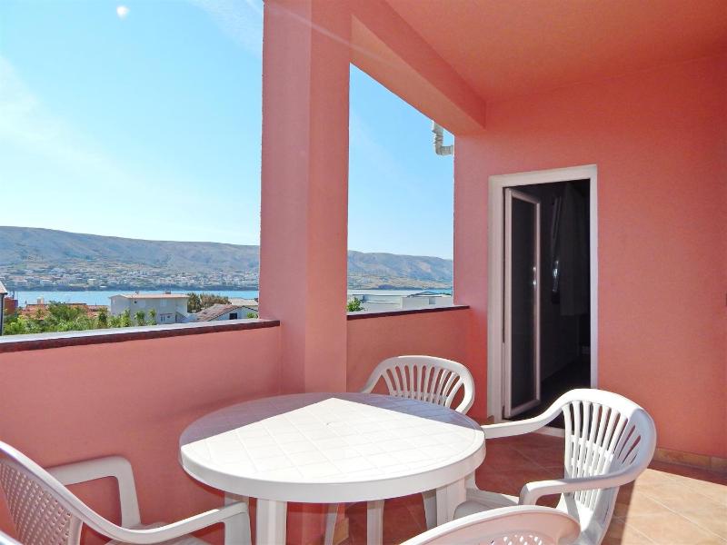 Two-Bedroom Apartment with Balcony and Sea View image 3