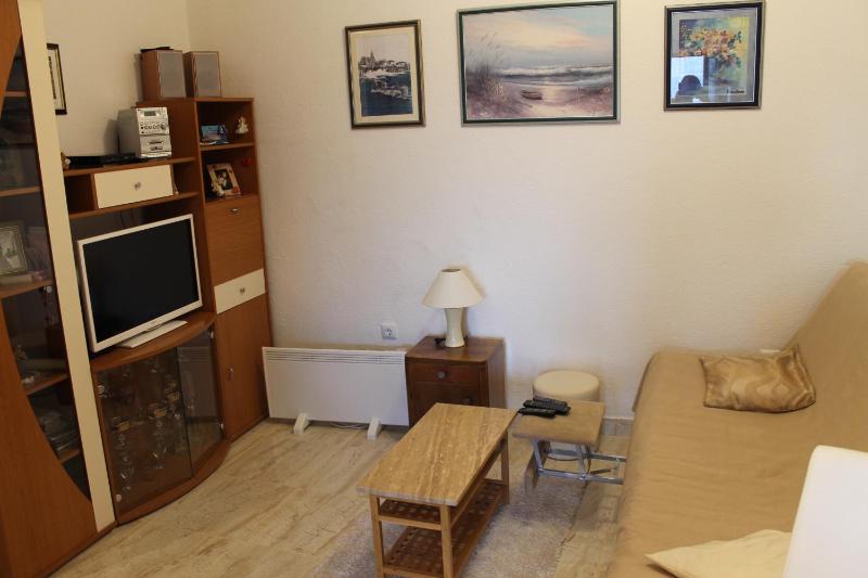 One-Bedroom Apartment with Terrace and Sea View image 1