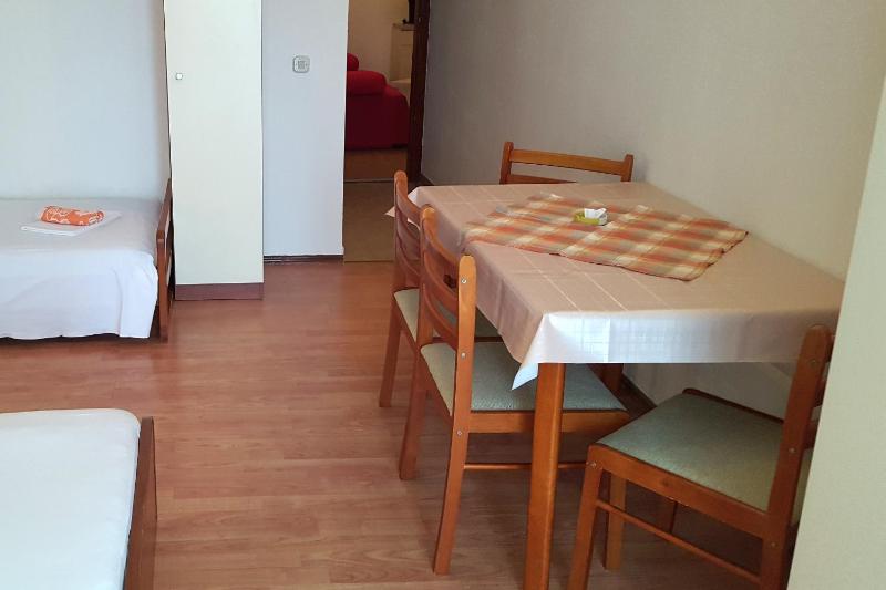 One-Bedroom Apartment with Terrace and Sea View image 3