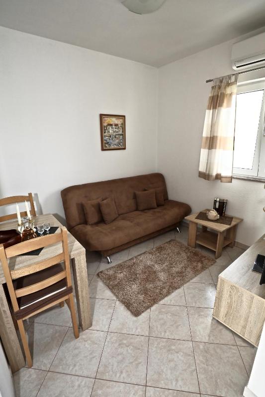 One-Bedroom Apartment with Balcony image 1