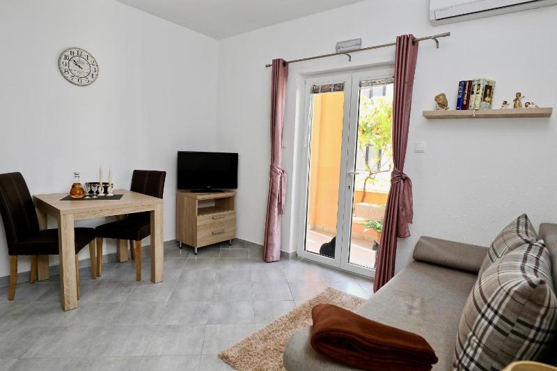One-Bedroom Apartment with Balcony image 4