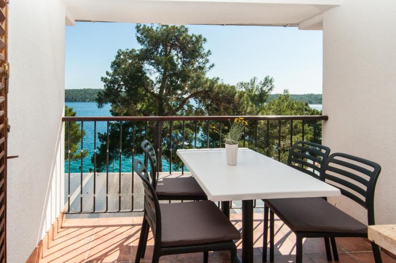 One-Bedroom Apartment with Terrace and Sea View image 2