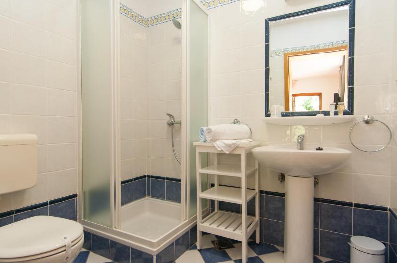 Twin Room with Balcony and Sea View image 4