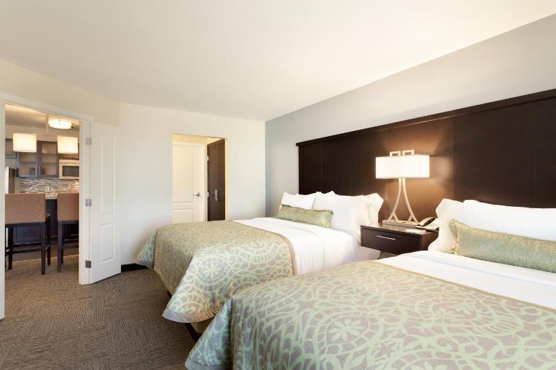 Queen Suite with Two Queen Beds - Non-Smoking image 2