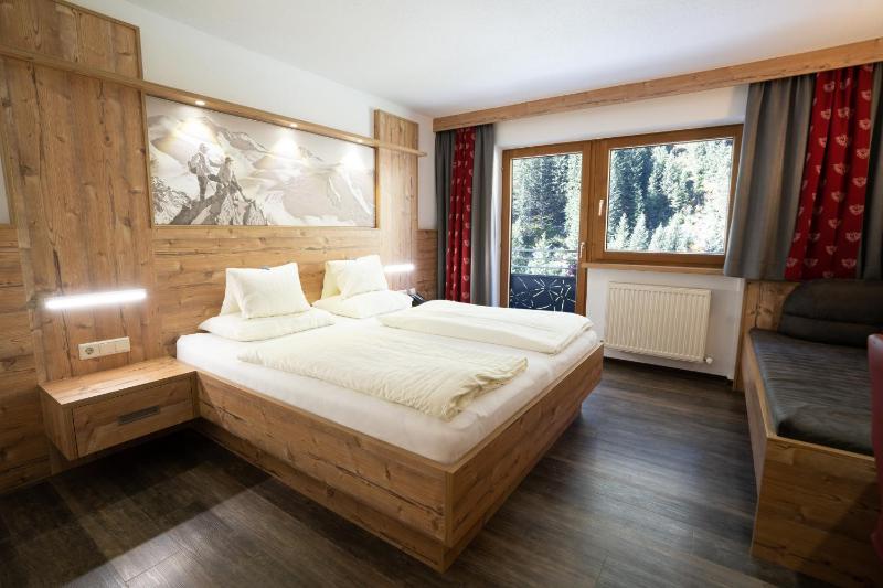 Suite with Balcony and View image 2