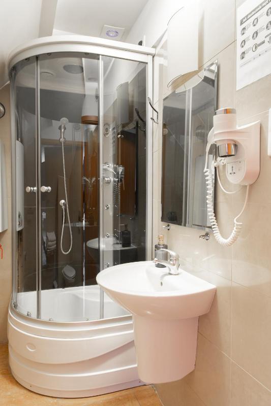 Triple Room with Private Bathroom image 2
