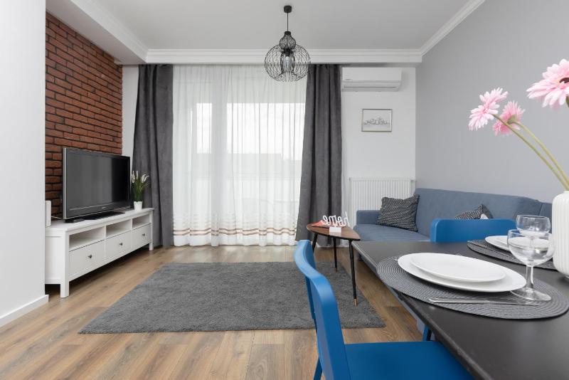 Warsaw Ursynów Apartment with Balcony by Noclegi Renters - image 14