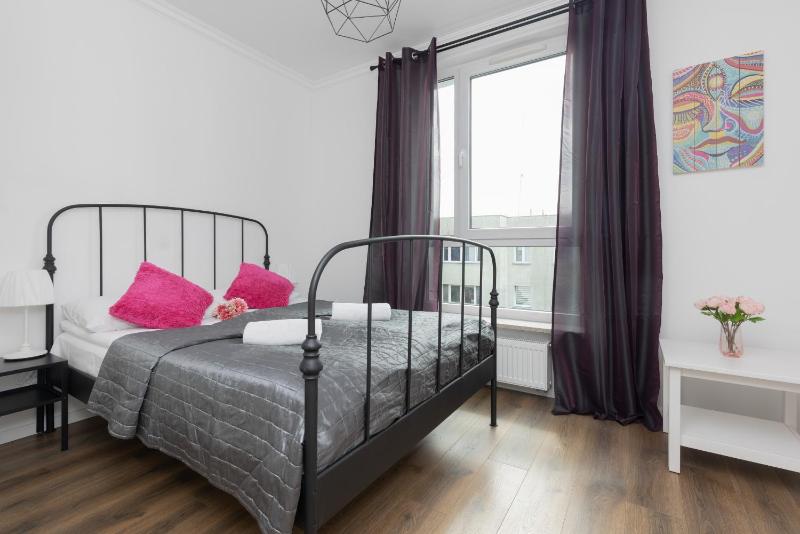 Warsaw Ursynów Apartment with Balcony by Noclegi Renters - image 16
