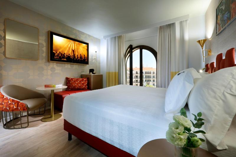 Superior Twin Room image 4