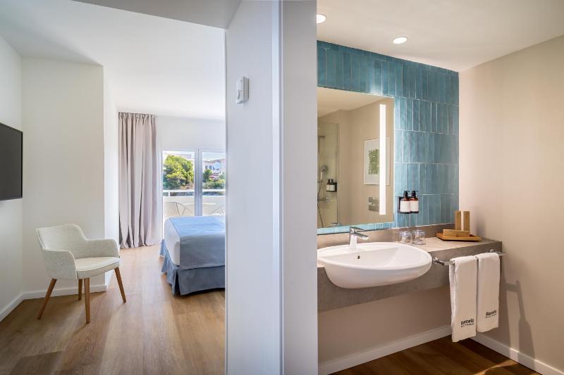 Superior Room with Sea View image 4