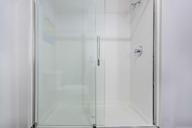 Deluxe King Room - Non-Smoking image 2