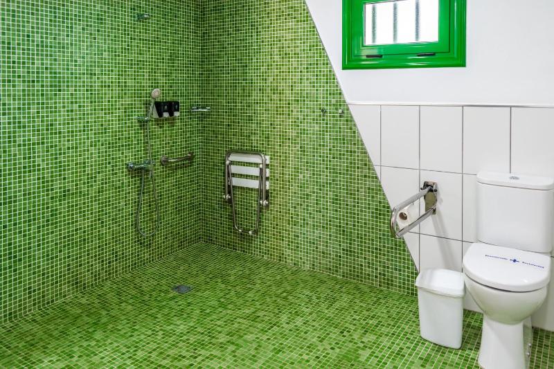 One-bedroom adapted apartment (1 Adult and 1 Child) image 2