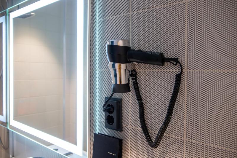 Single Room image 3
