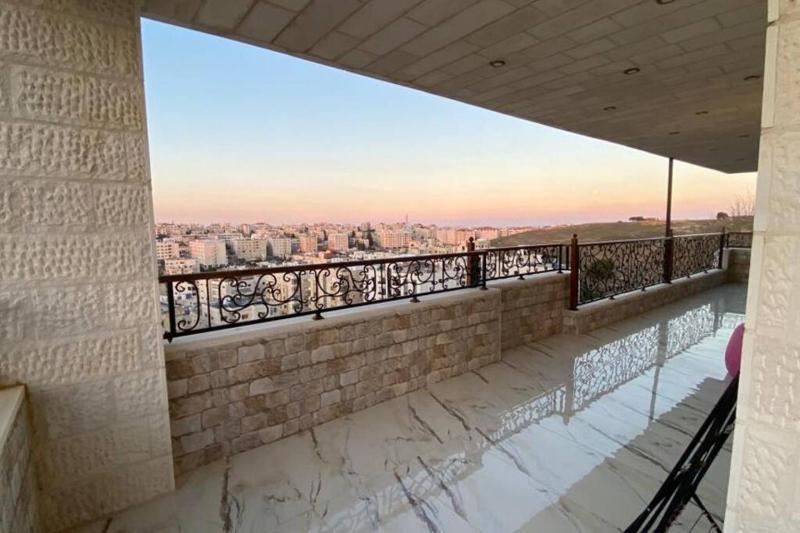 Panoramic View 2BR 2BA King Bed & Fast Internet - image 1