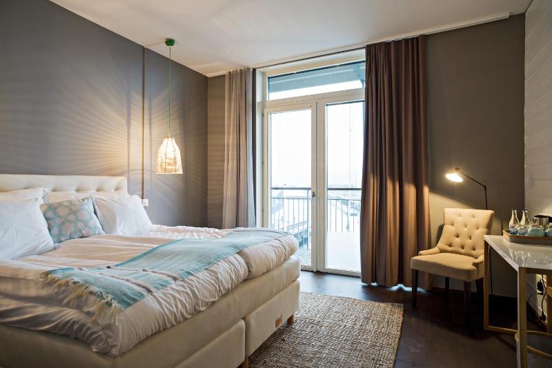 Superior Room with Queen Bed, Balcony and Sea View image 1