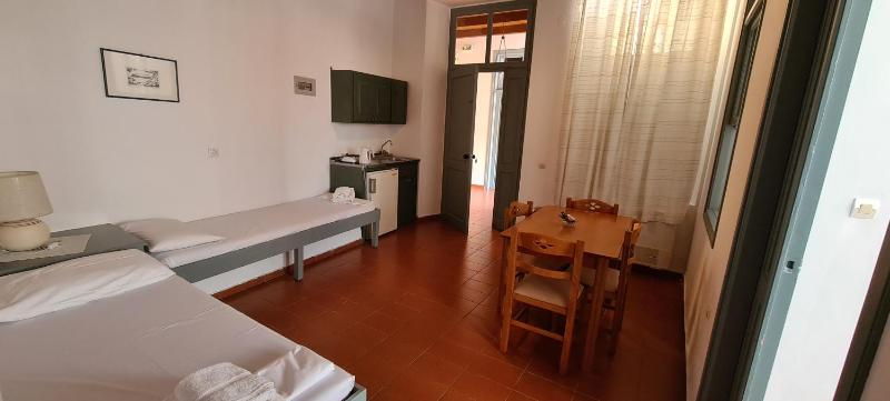 Quadruple Room image 2