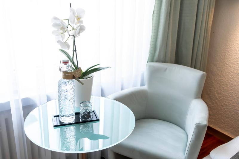 Small Single Room image 3