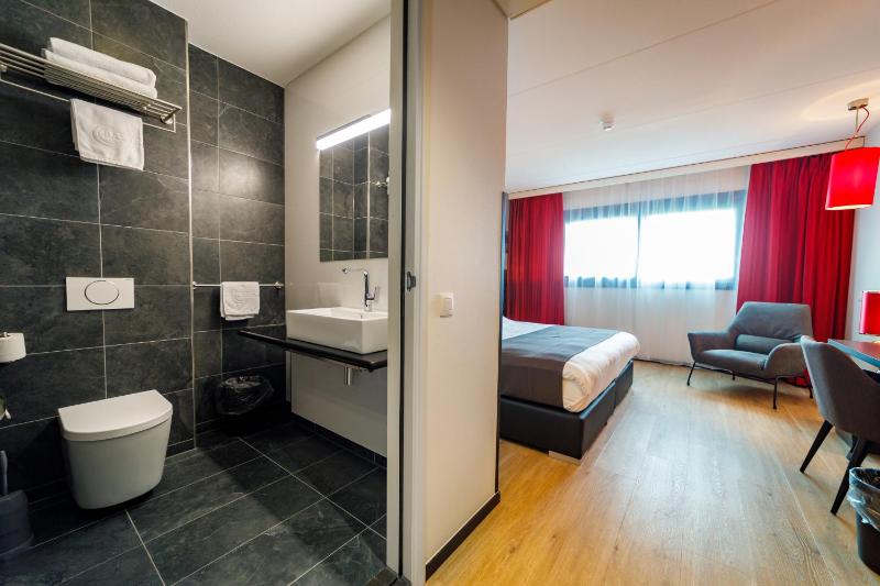 Deluxe King Room image 2