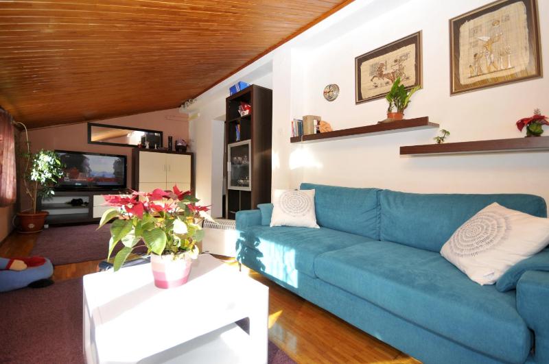 Three-Bedroom Apartment with Terrace and Sea View image 1