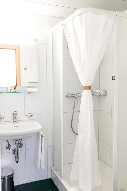 Small Single Room image 2