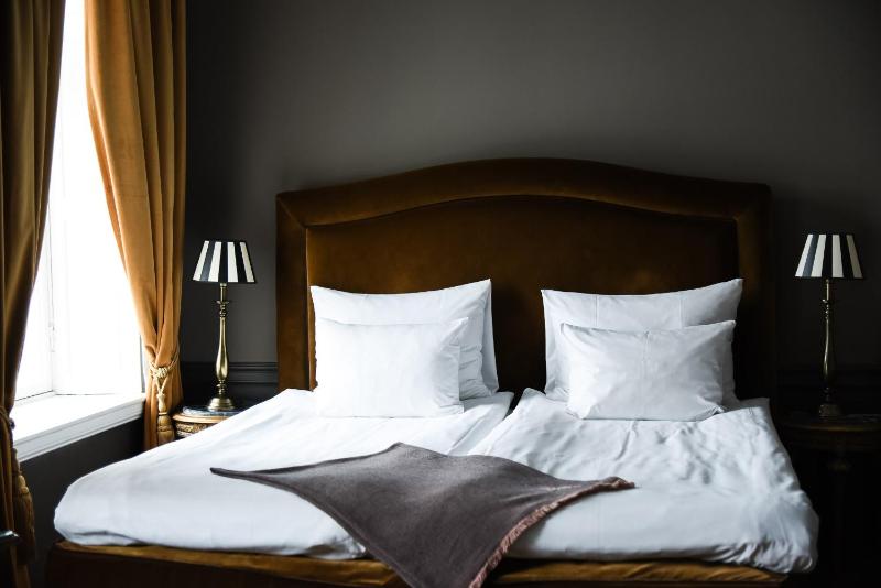 Double Room Superior with City View image 4