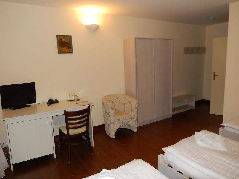 Triple Room with Terrace image 1