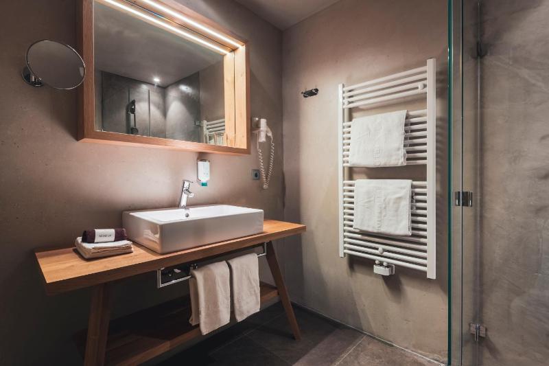 Twin Room image 4
