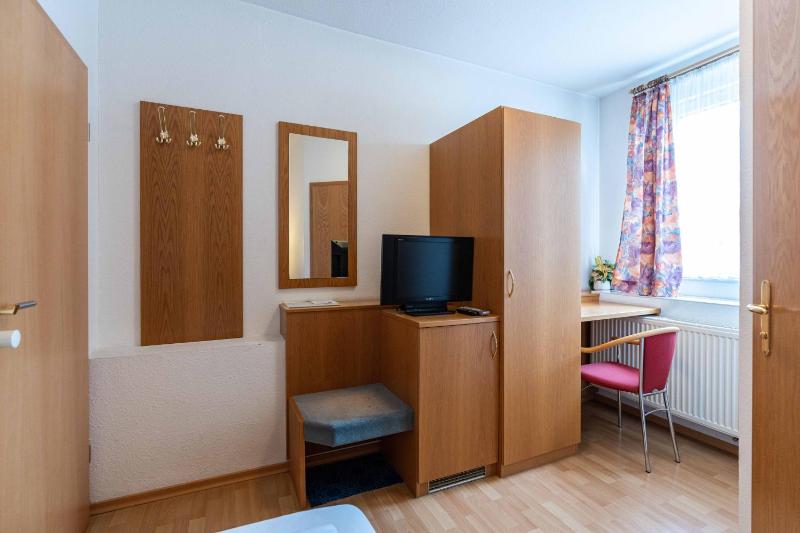 Standard Single Room image 3