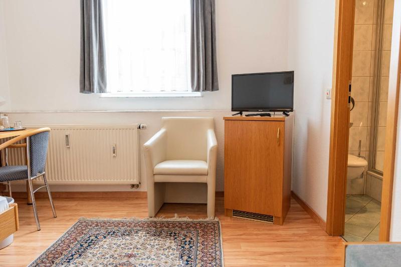 Standard Single Room image 4