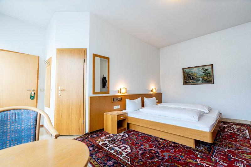 Double Room image 1