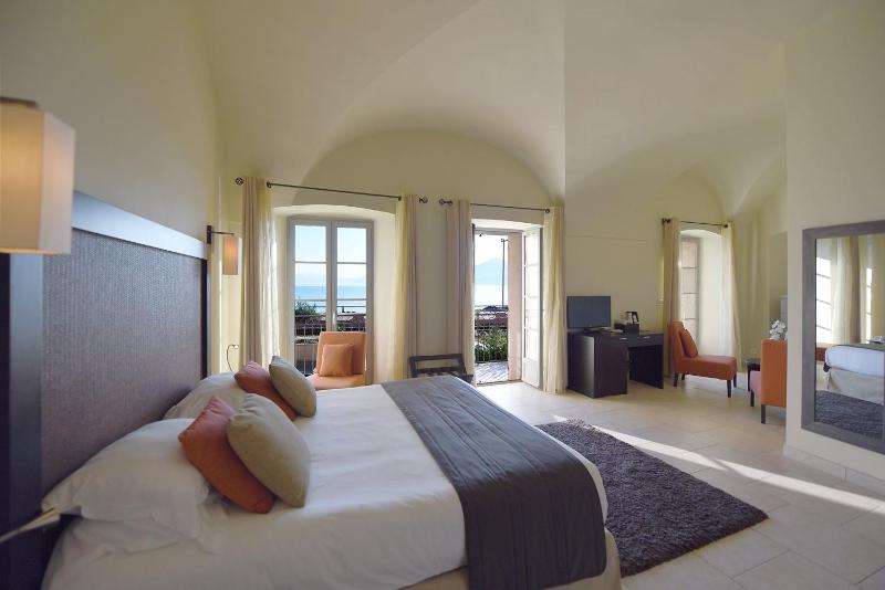 Deluxe Suite image 2