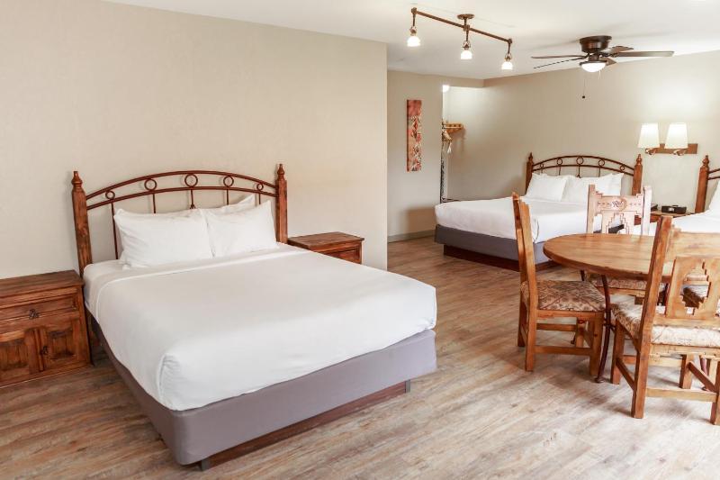 Queen Room with Three Queen Beds image 3