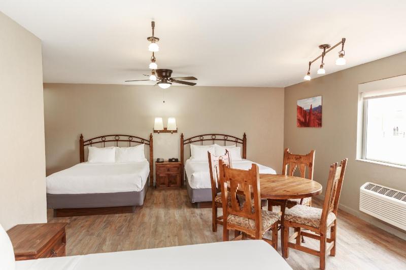 Queen Room with Three Queen Beds image 4