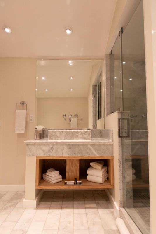 Signature Single Suite image 3