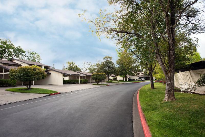 Classic Cottage Drive Golf View 1 Bedroom Suite with 2 Beds image 3