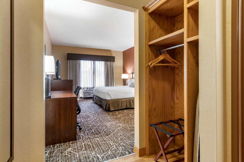 King Room image 2